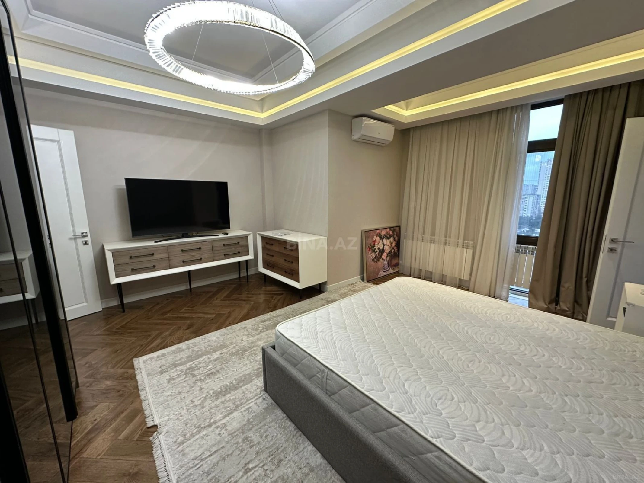 Satılır 4 otaqlı mənzil 224 m²