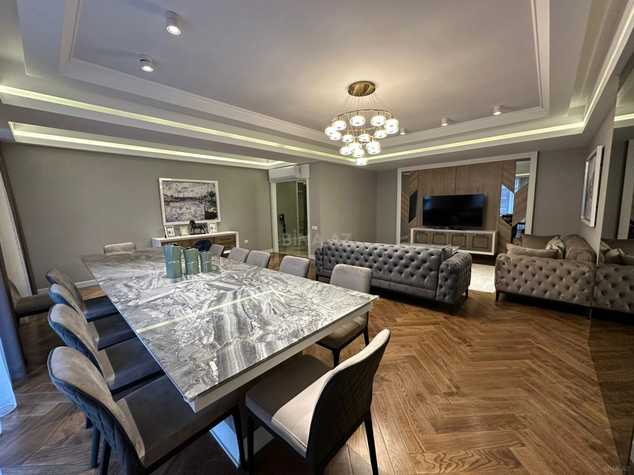 Satılır 4 otaqlı mənzil 224 m²