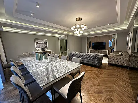 Satılır 4 otaqlı mənzil 224 m²