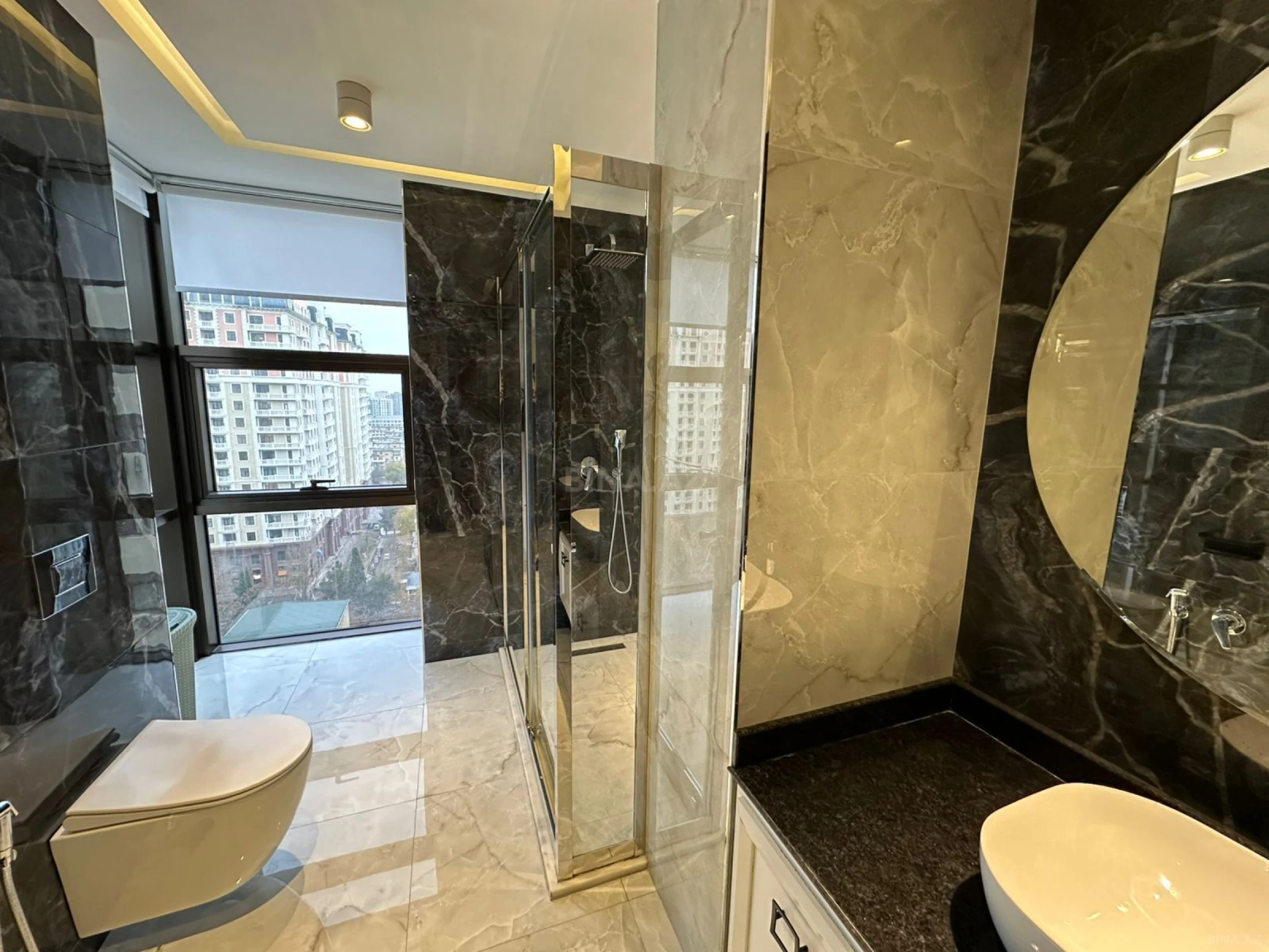 Satılır 4 otaqlı mənzil 224 m²