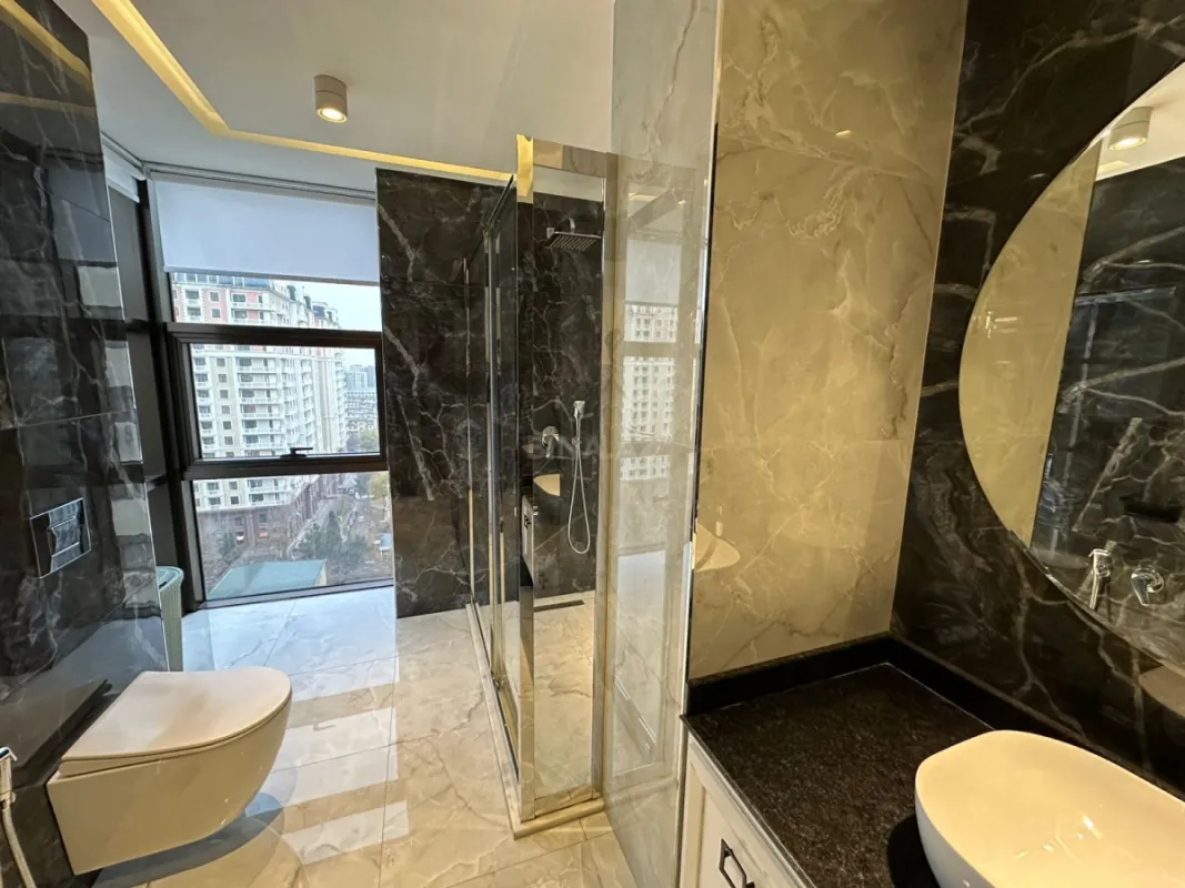 Satılır 4 otaqlı mənzil 224 m²