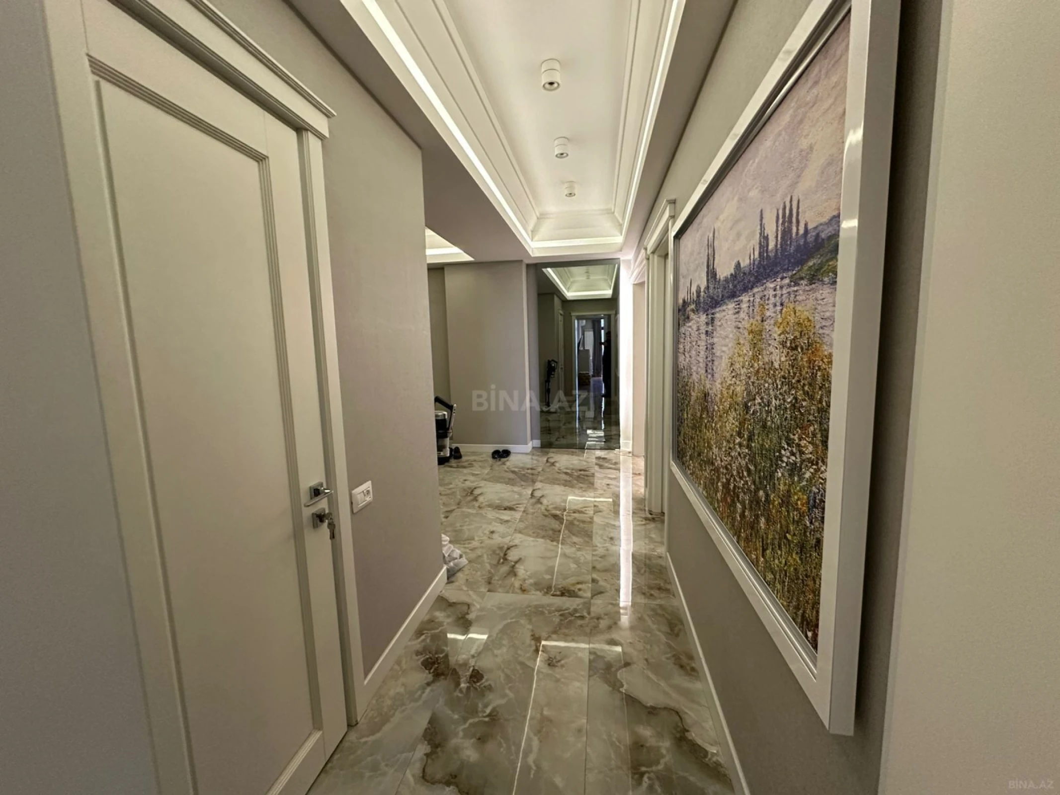 Satılır 4 otaqlı mənzil 224 m²