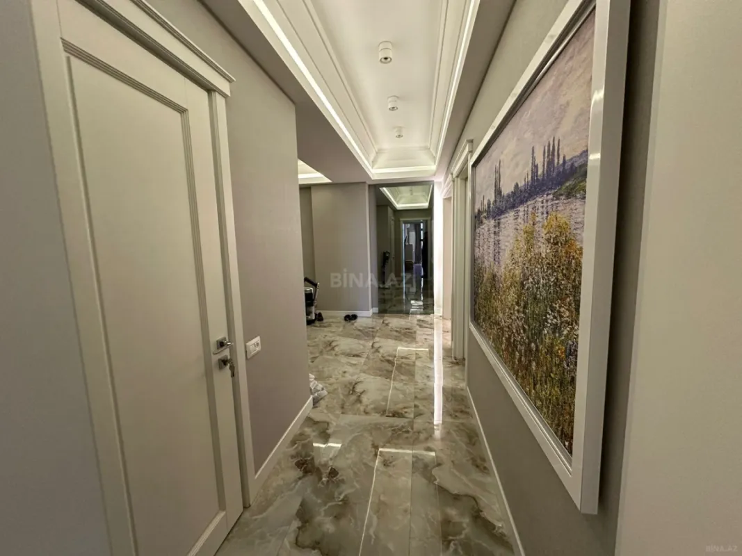 Satılır 4 otaqlı mənzil 224 m²