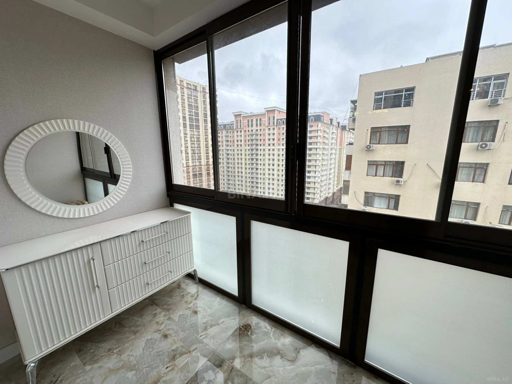 Satılır 4 otaqlı mənzil 224 m²