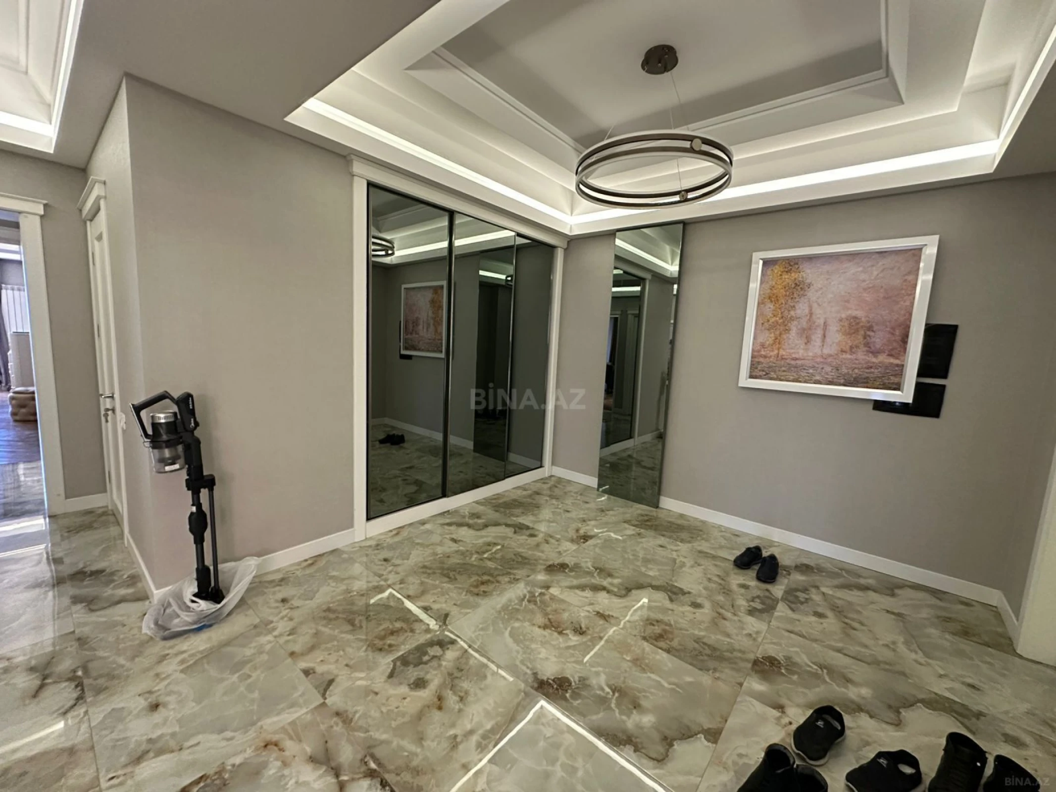 Satılır 4 otaqlı mənzil 224 m²
