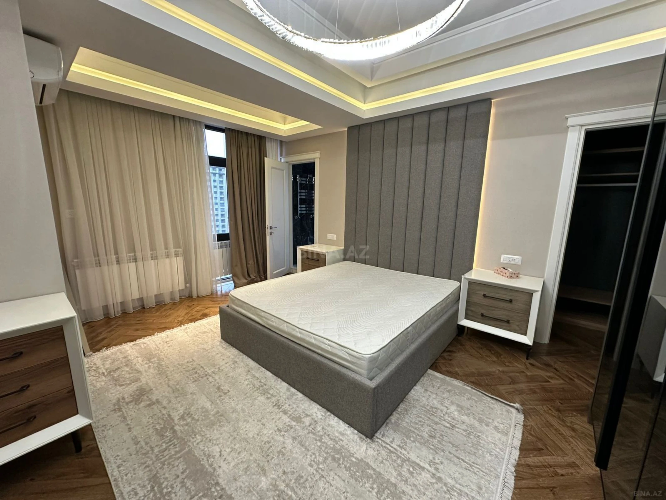 Satılır 4 otaqlı mənzil 224 m²