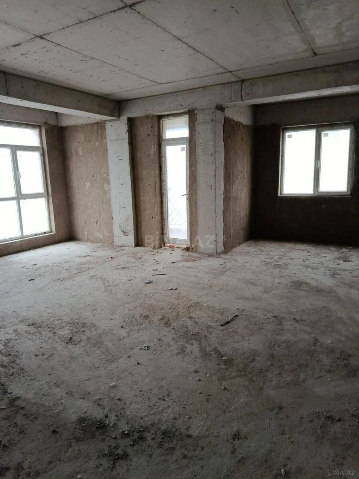 Satılır 4 otaqlı mənzil 193 m²