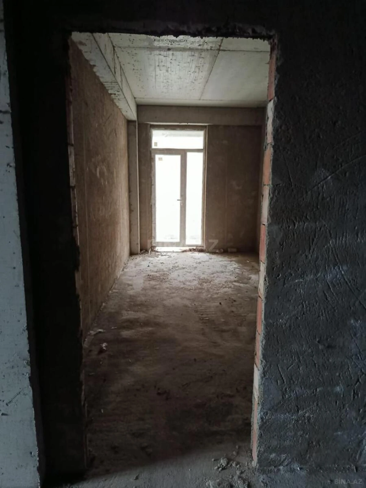 Satılır 4 otaqlı mənzil 193 m²