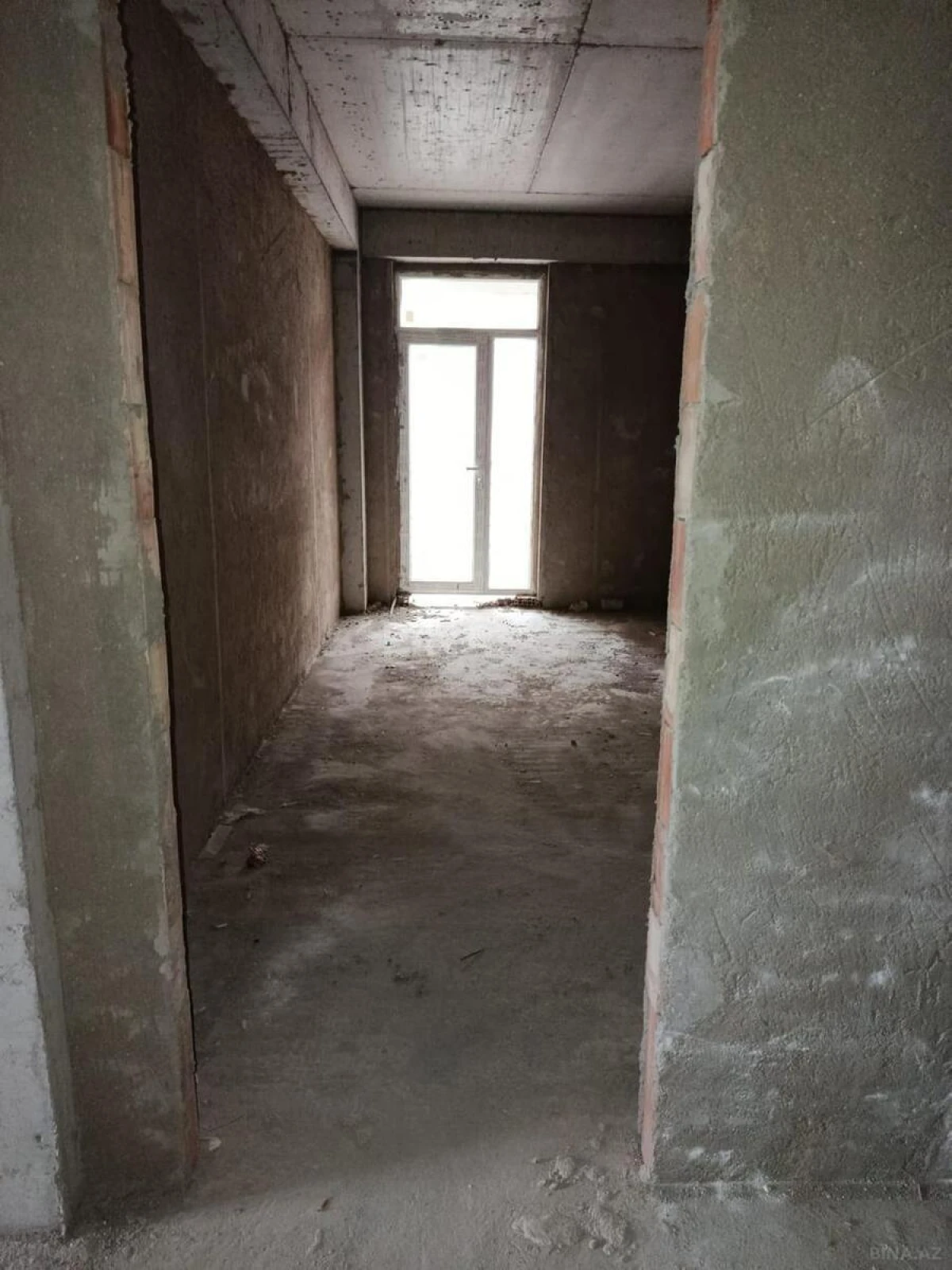 Satılır 4 otaqlı mənzil 193 m²