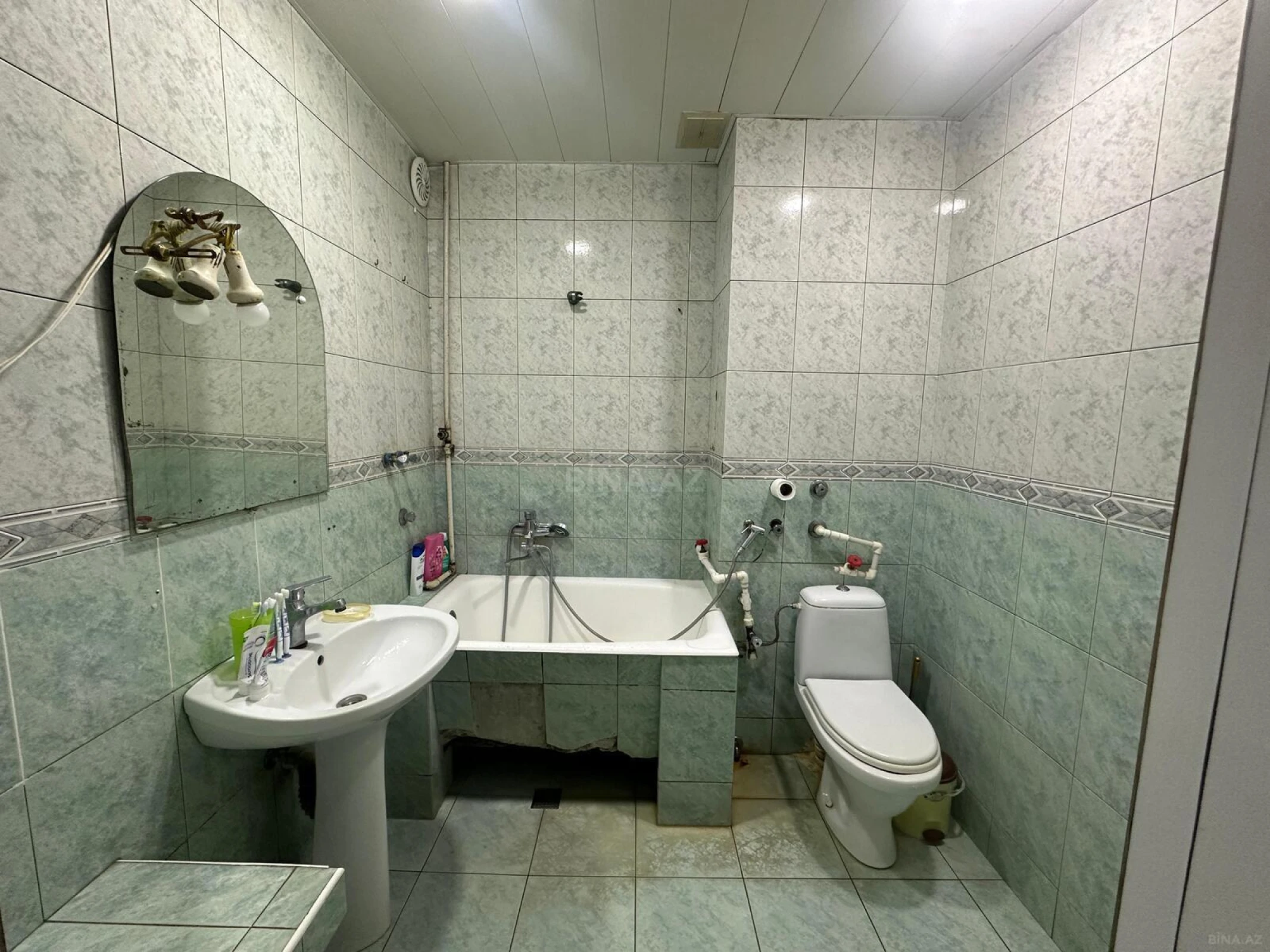 Satılır 5 otaqlı mənzil 120 m²