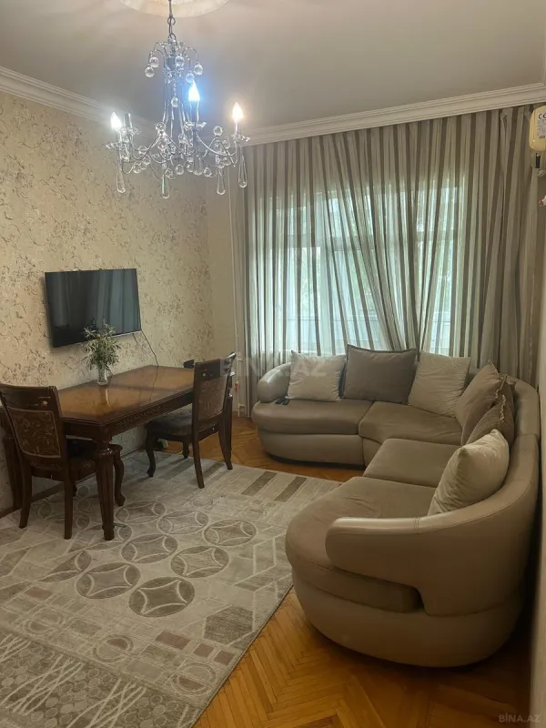 Satılır 5 otaqlı mənzil 120 m²