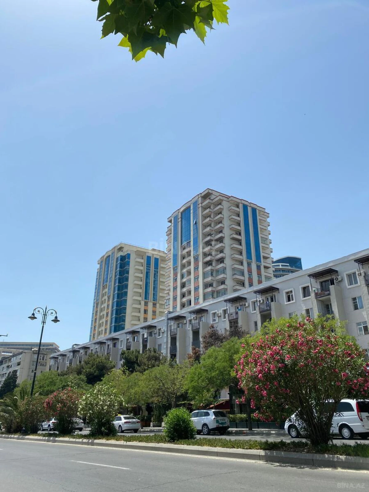 Kirayə verilir 3 otaqlı mənzil 180 m²