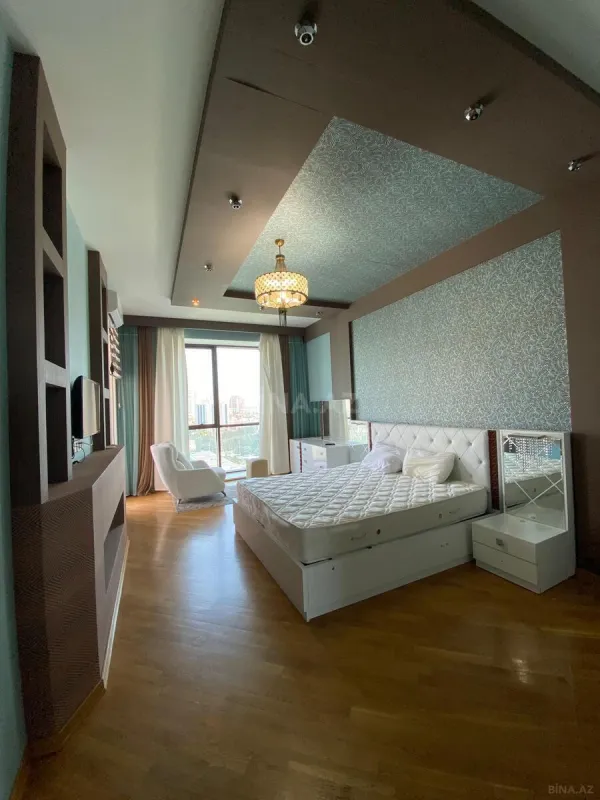 Kirayə verilir 3 otaqlı mənzil 180 m²