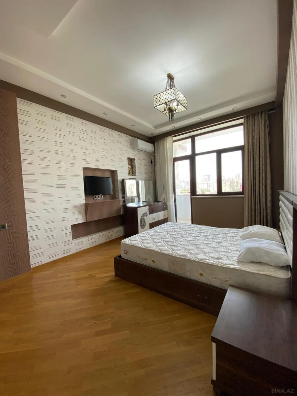 Kirayə verilir 3 otaqlı mənzil 180 m²