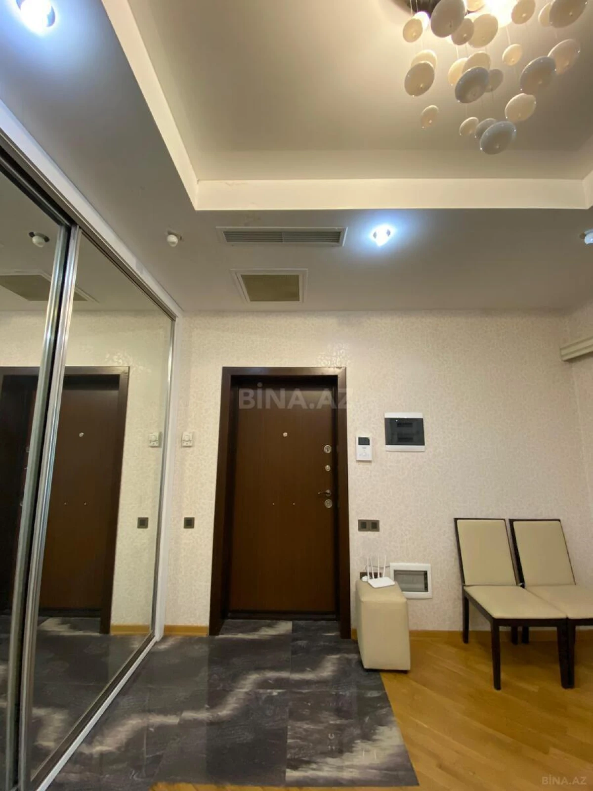 Kirayə verilir 3 otaqlı mənzil 180 m²