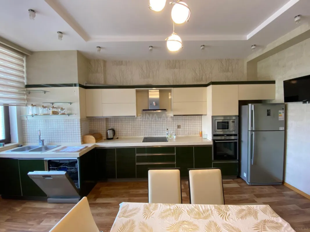 Kirayə verilir 3 otaqlı mənzil 180 m²