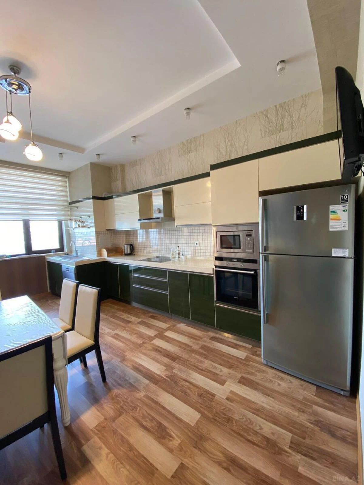 Kirayə verilir 3 otaqlı mənzil 180 m²