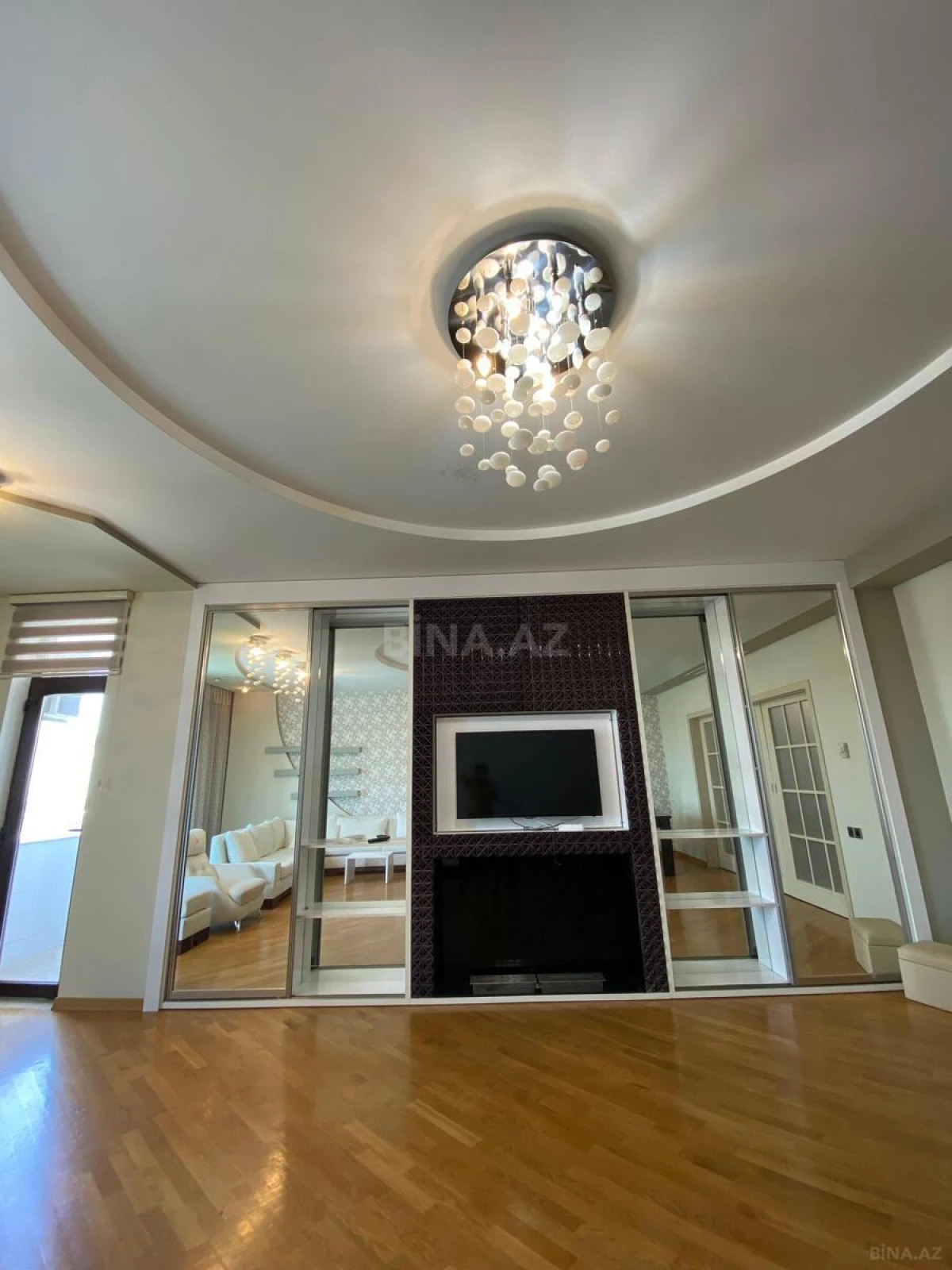 Kirayə verilir 3 otaqlı mənzil 180 m²