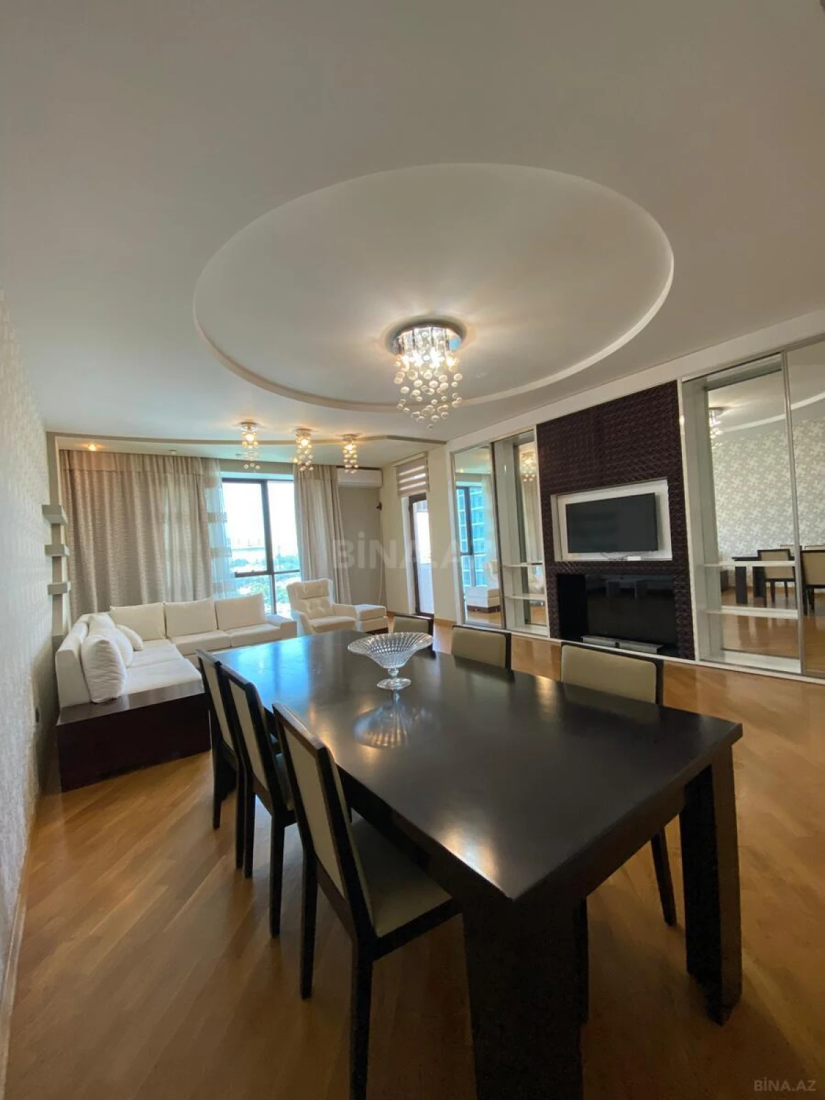 Kirayə verilir 3 otaqlı mənzil 180 m²