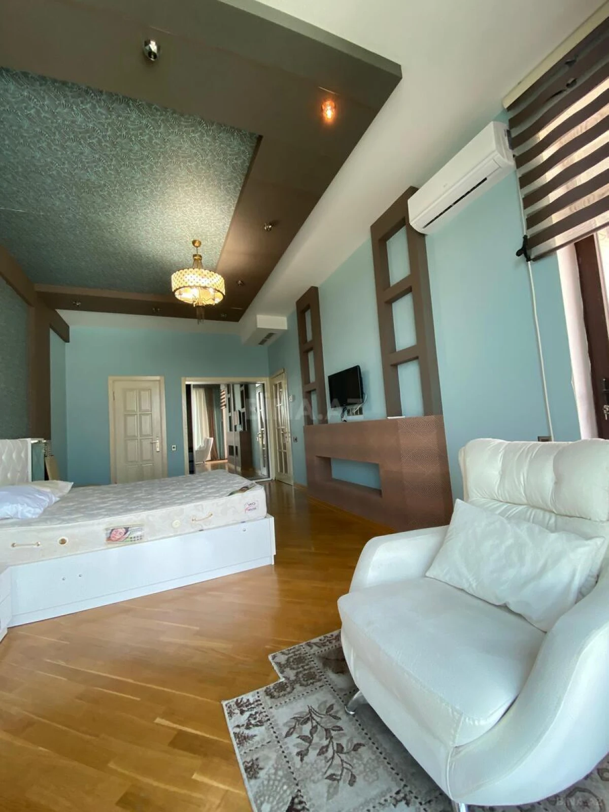 Kirayə verilir 3 otaqlı mənzil 180 m²