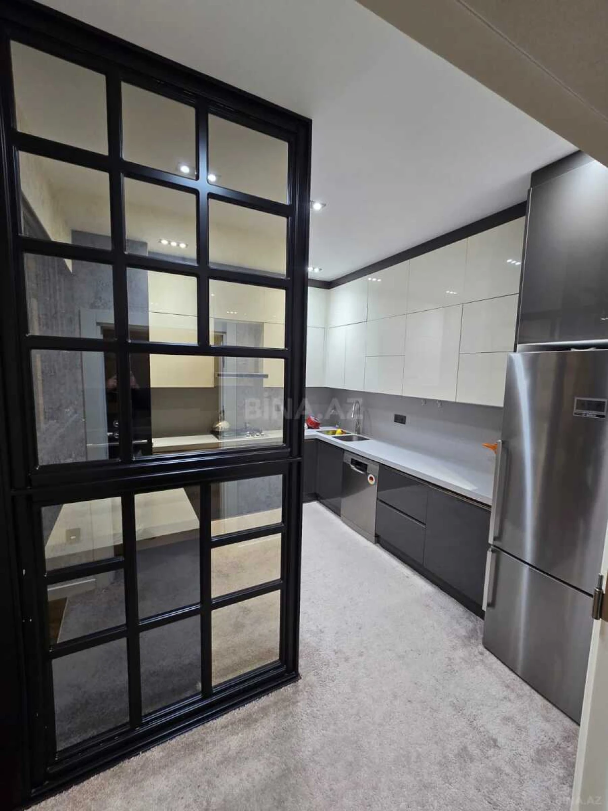 Kirayə verilir 4 otaqlı mənzil 158 m²
