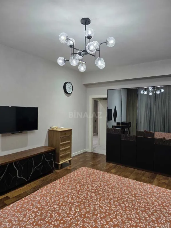 Kirayə verilir 4 otaqlı mənzil 158 m²