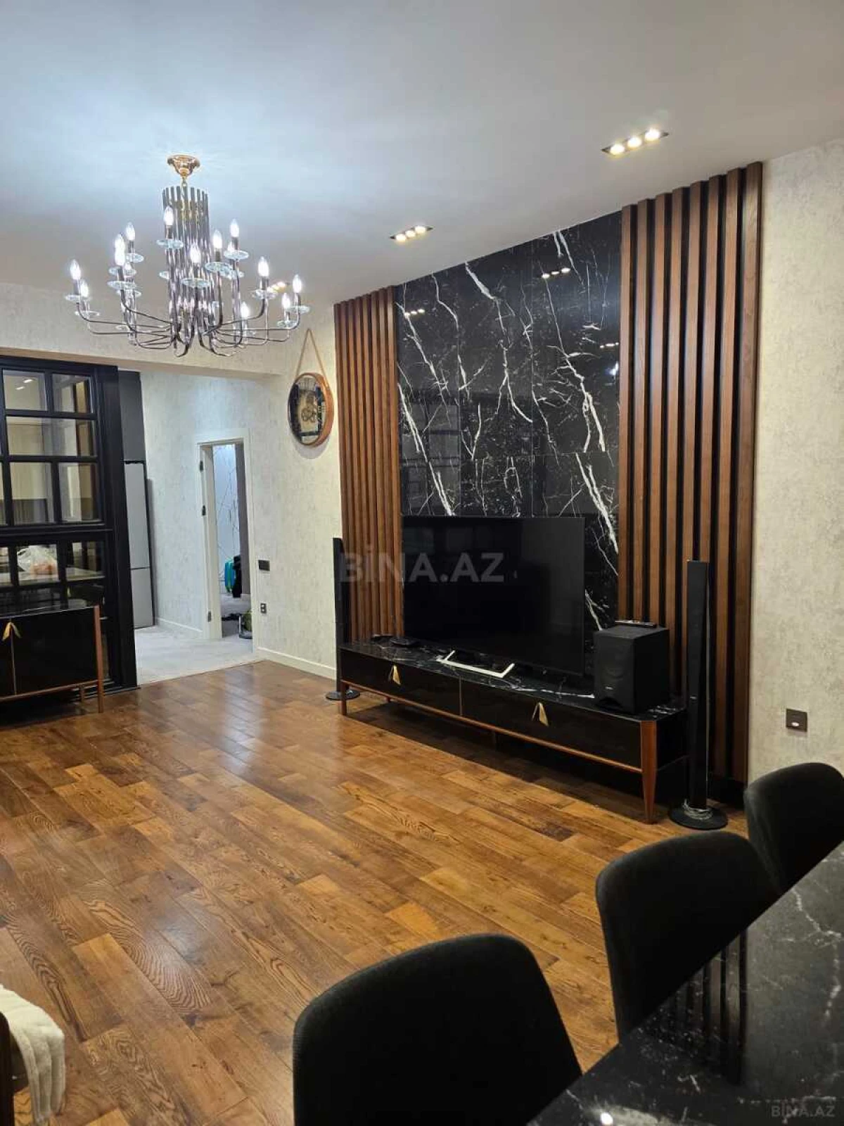 Kirayə verilir 4 otaqlı mənzil 158 m²