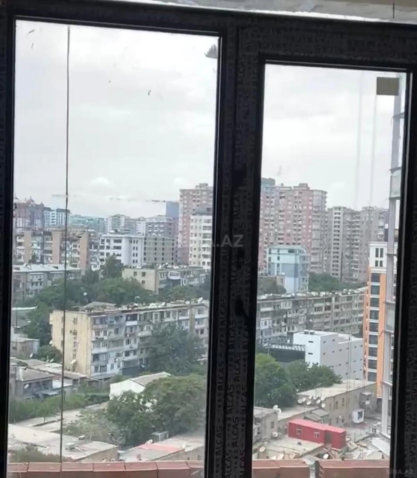 Satılır 3 otaqlı mənzil 174 m²
