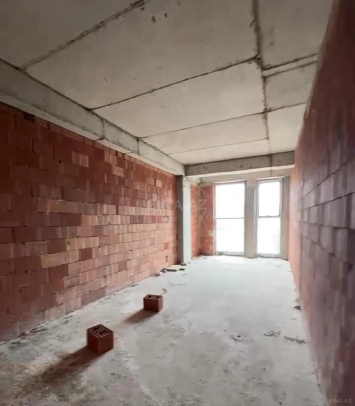 Satılır 3 otaqlı mənzil 174 m²