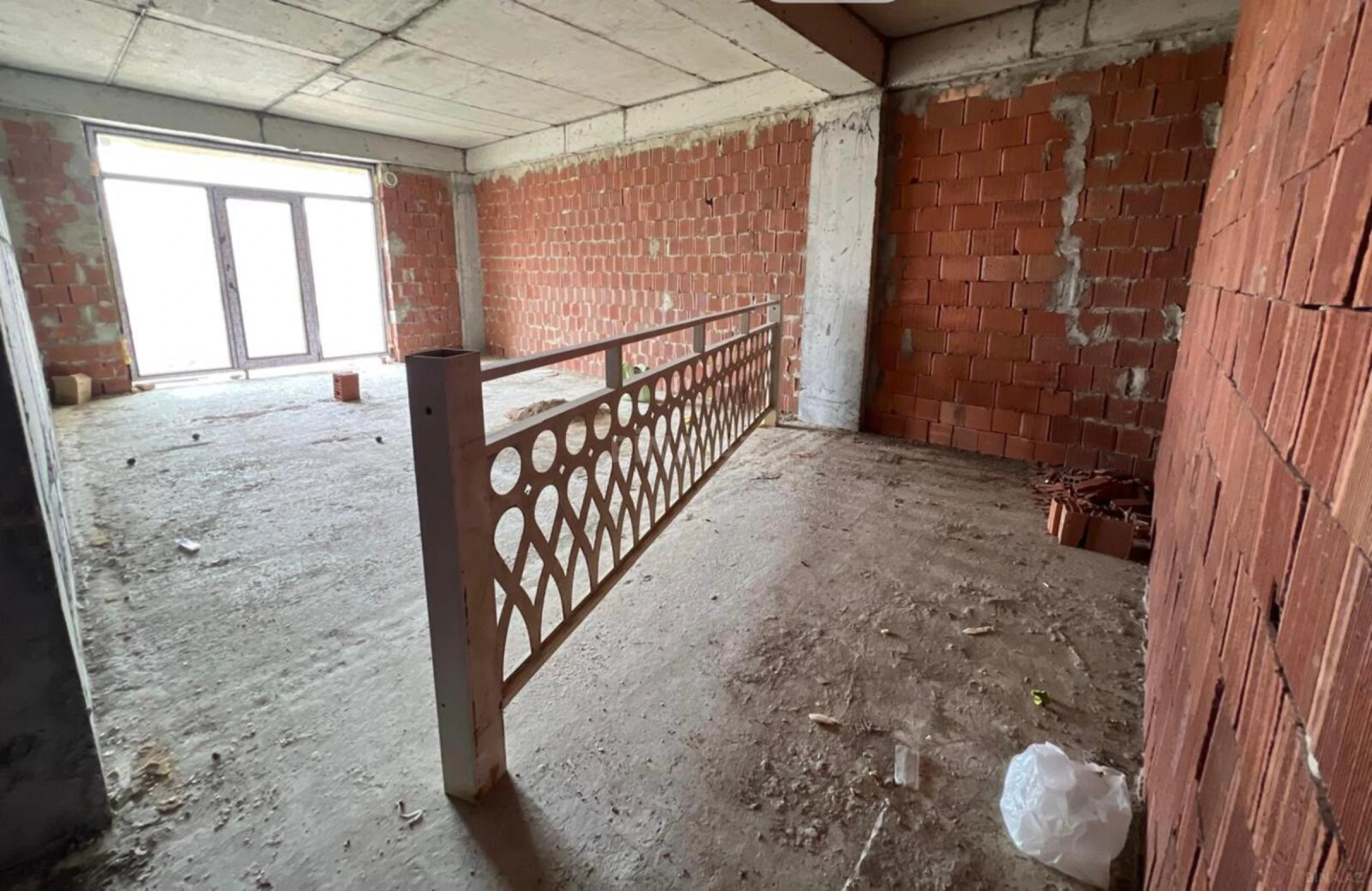 Satılır 3 otaqlı mənzil 174 m²