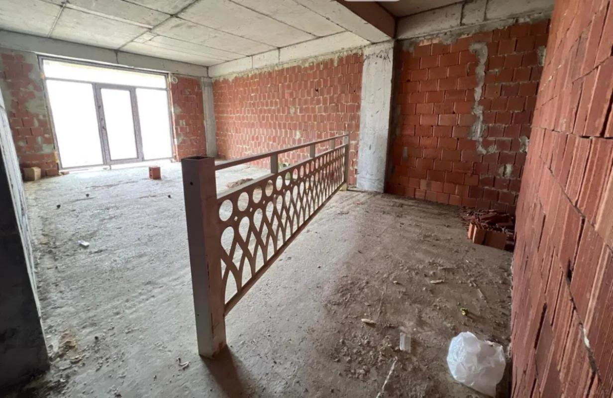 Satılır 3 otaqlı mənzil 174 m²