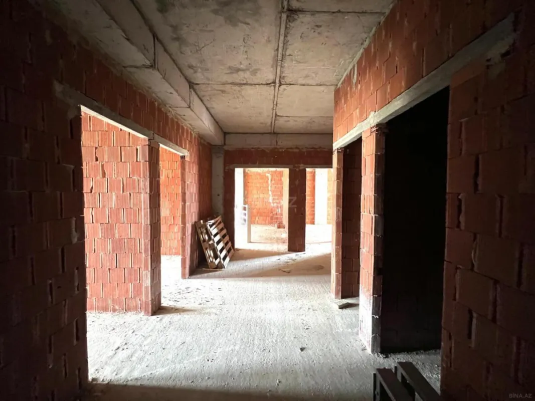 Satılır 3 otaqlı mənzil 174 m²