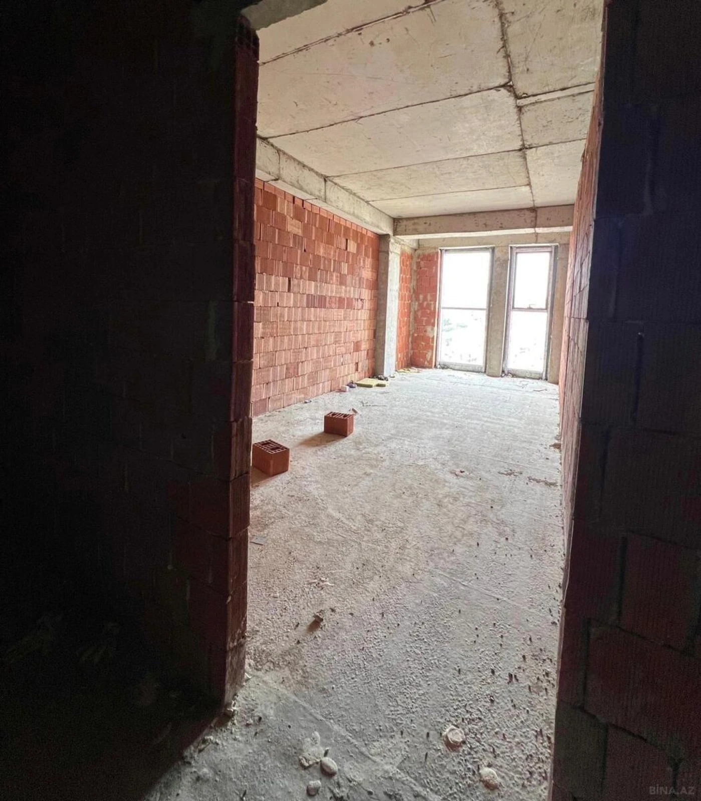 Satılır 3 otaqlı mənzil 174 m²