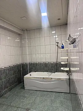 Kirayə verilir 3 otaqlı mənzil 140 m²