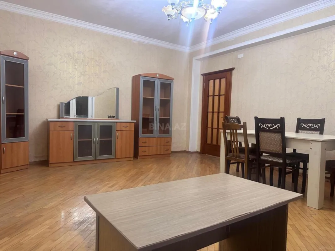 Kirayə verilir 3 otaqlı mənzil 140 m²