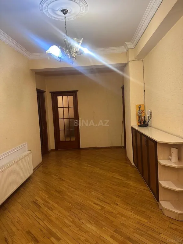 Kirayə verilir 3 otaqlı mənzil 140 m²