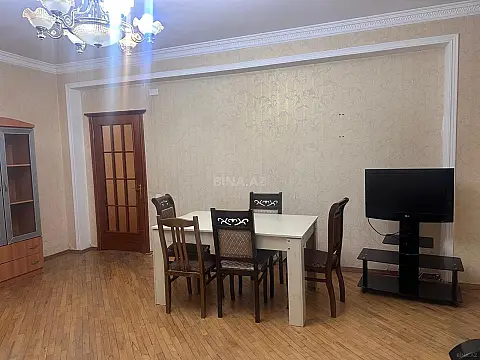 Kirayə verilir 3 otaqlı mənzil 140 m²