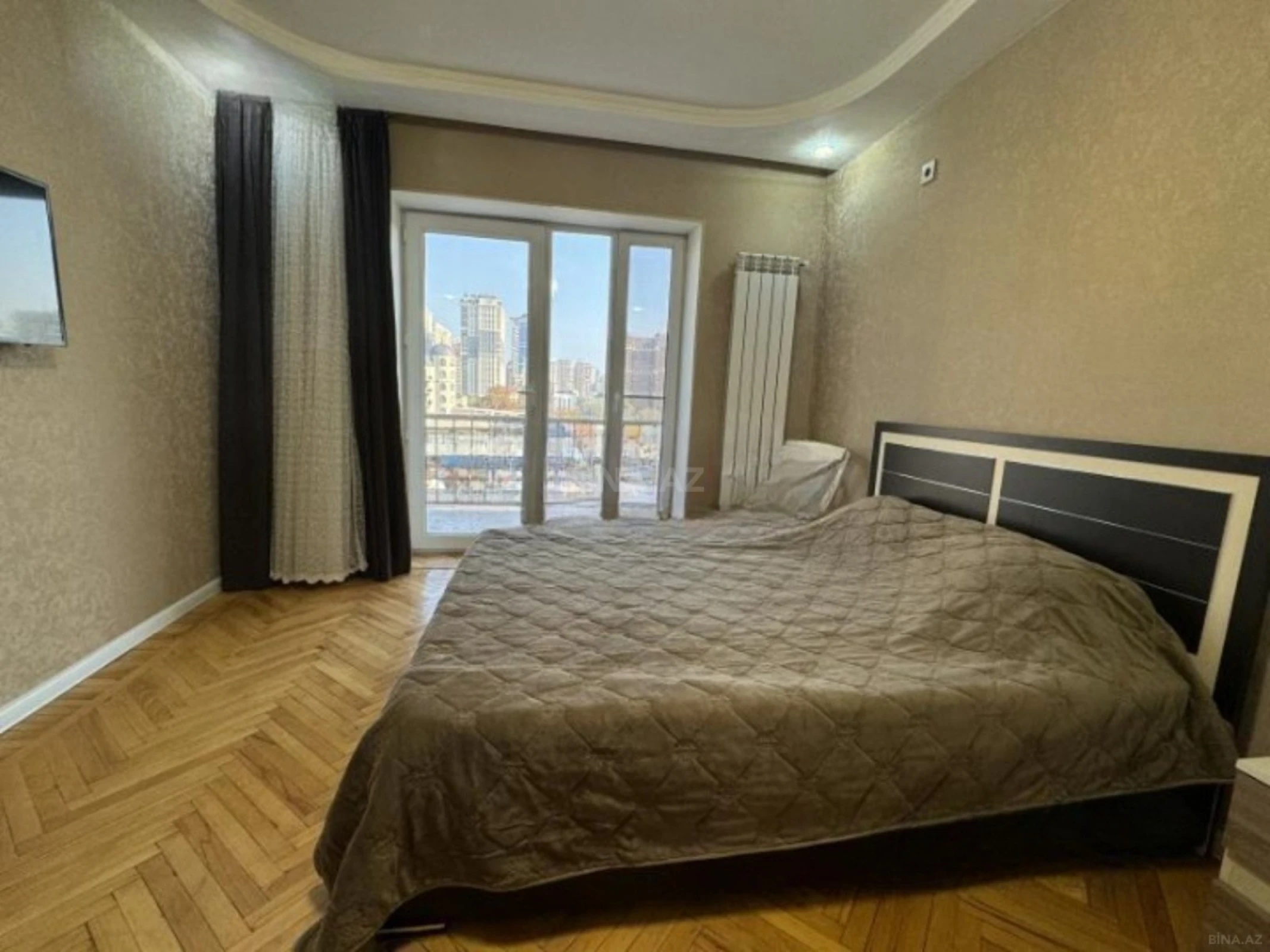 Kirayə verilir 4 otaqlı mənzil 120 m²