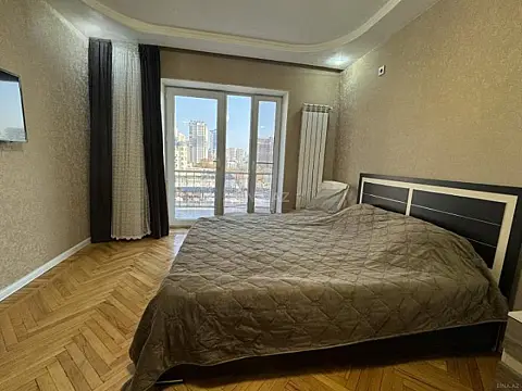 Kirayə verilir 4 otaqlı mənzil 120 m²