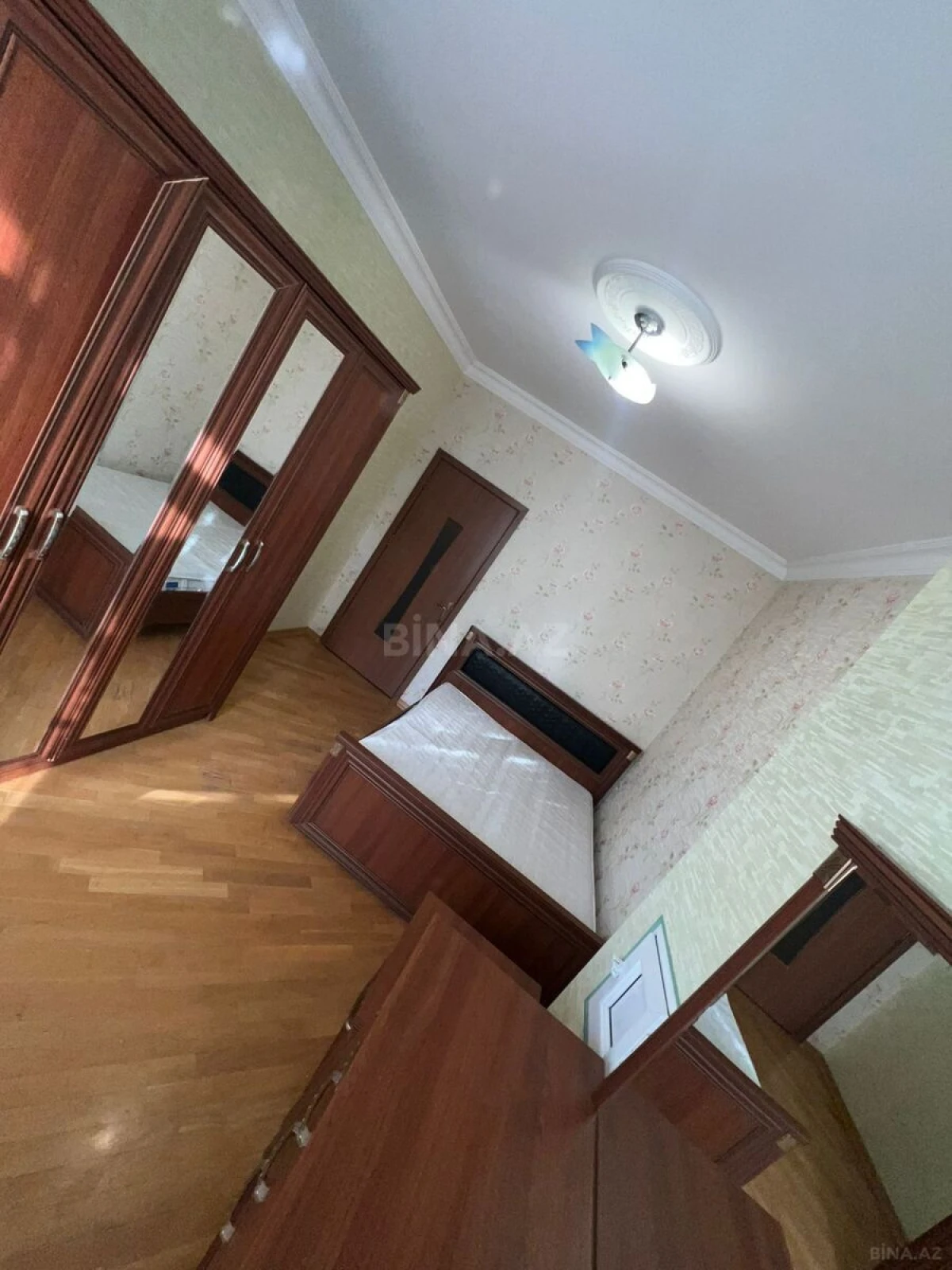 Satılır 2 otaqlı mənzil 70 m²