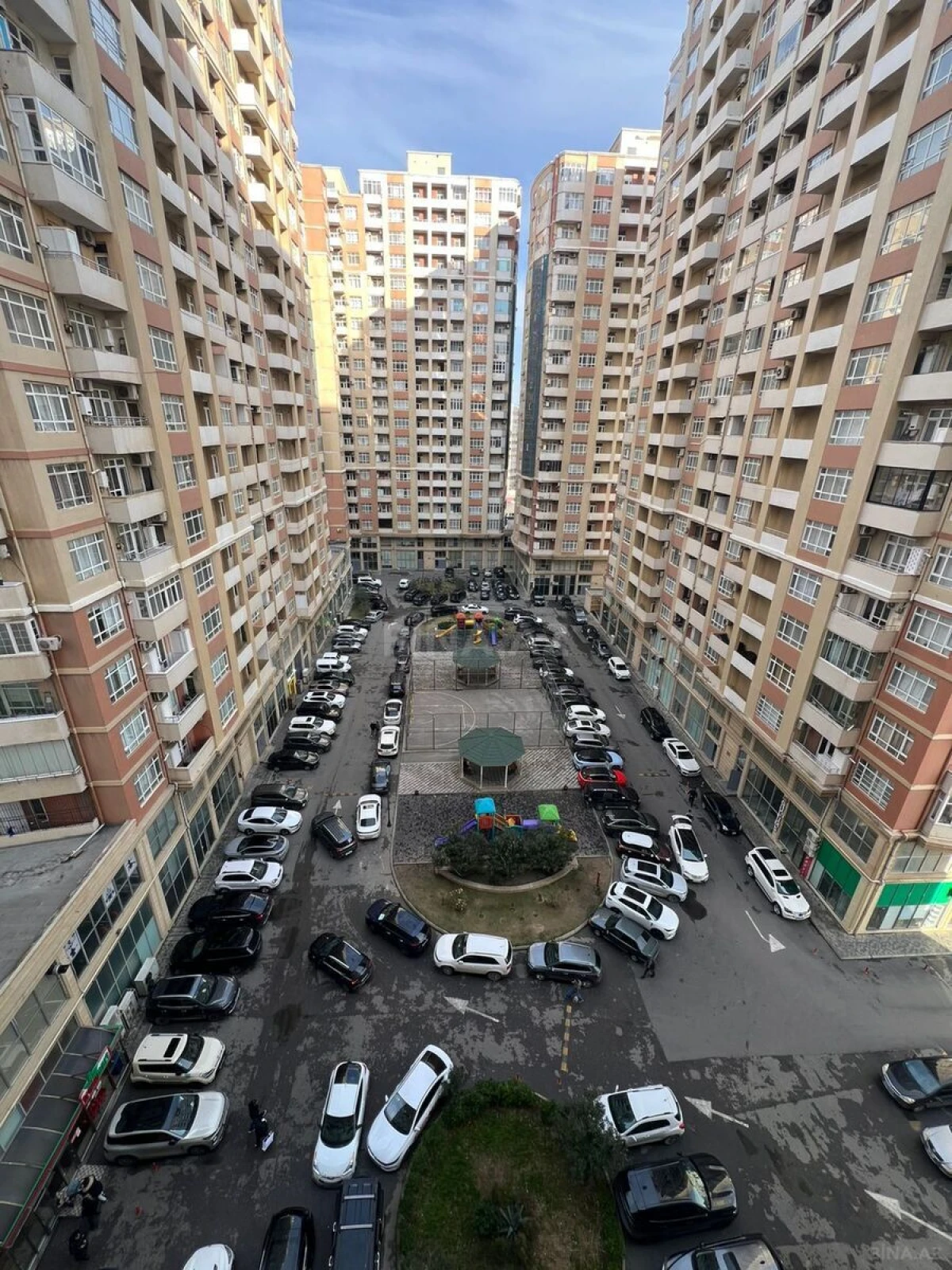 Satılır 2 otaqlı mənzil 70 m²