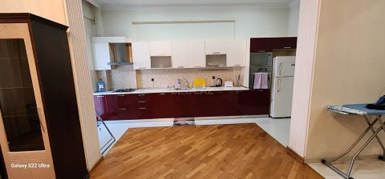 Kirayə verilir 2 otaqlı mənzil 90 m²