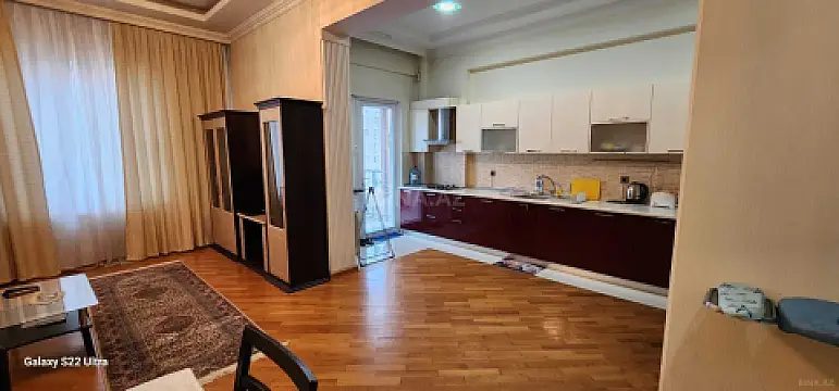 Kirayə verilir 2 otaqlı mənzil 90 m²