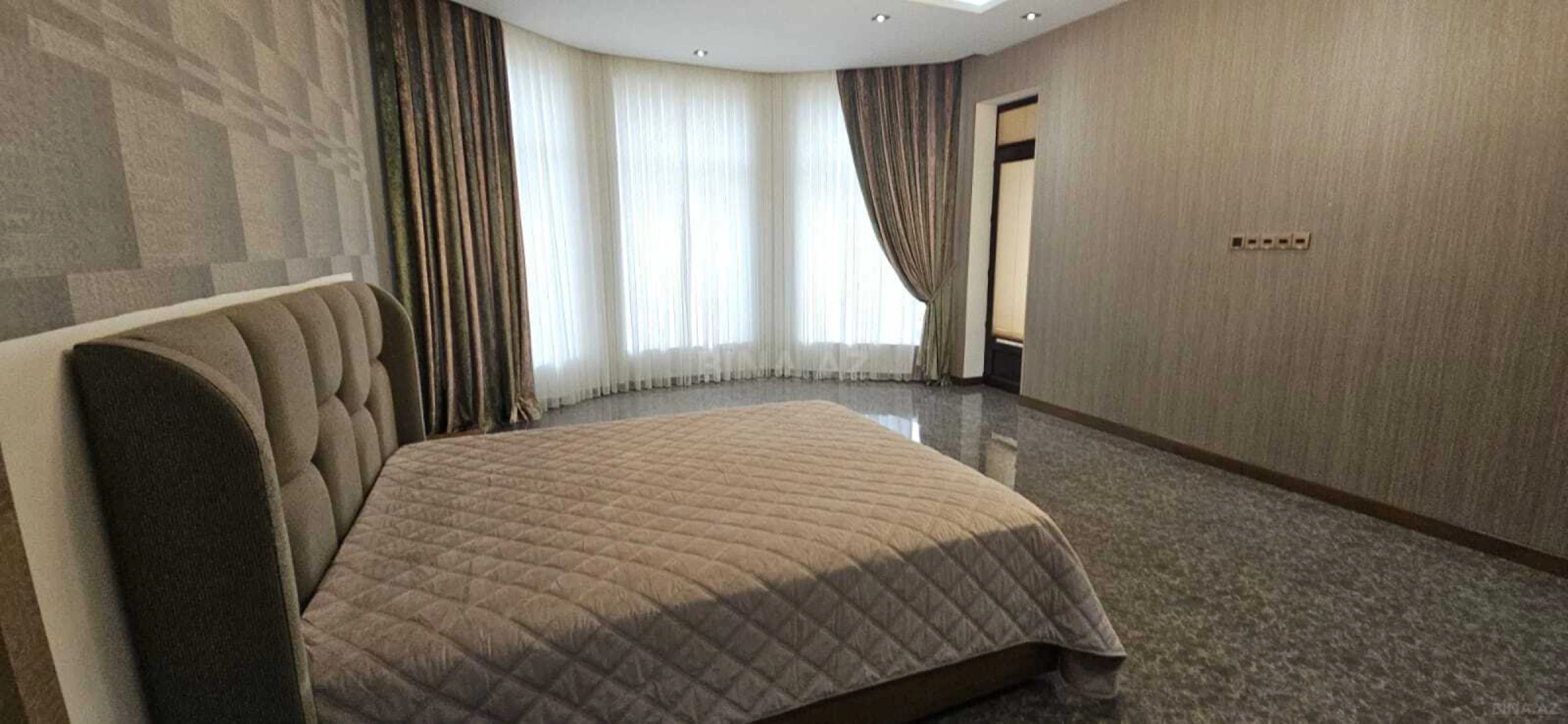 Satılır 5 otaqlı həyət evi 350 m²