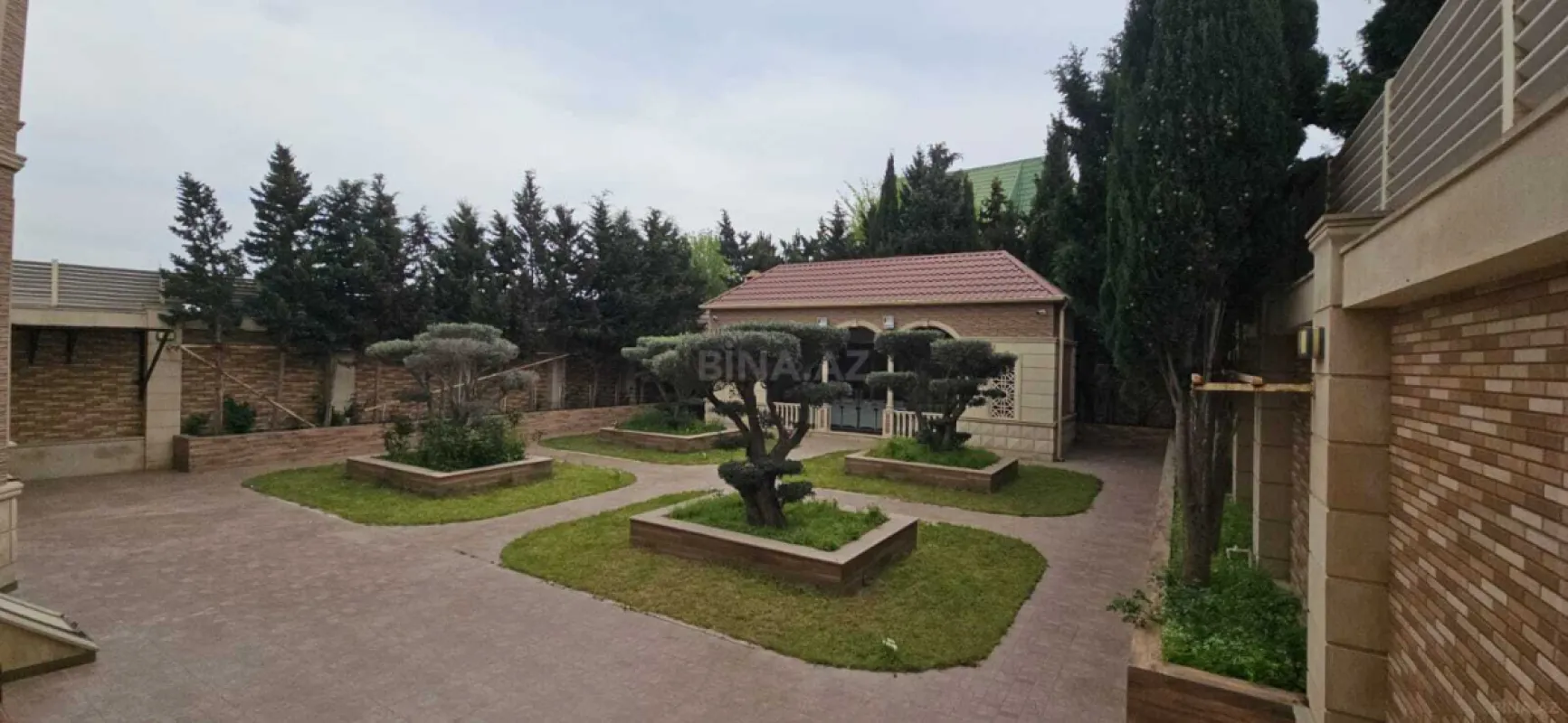 Satılır 5 otaqlı həyət evi 350 m²