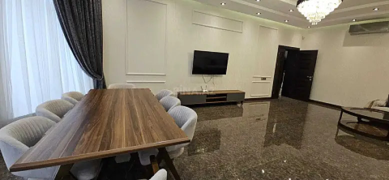 Satılır 5 otaqlı həyət evi 350 m²