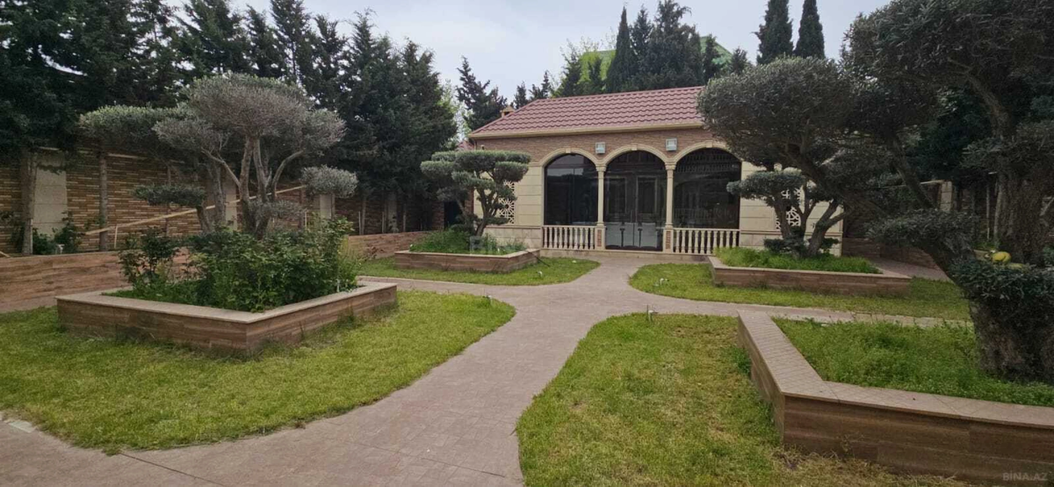 Satılır 5 otaqlı həyət evi 350 m²