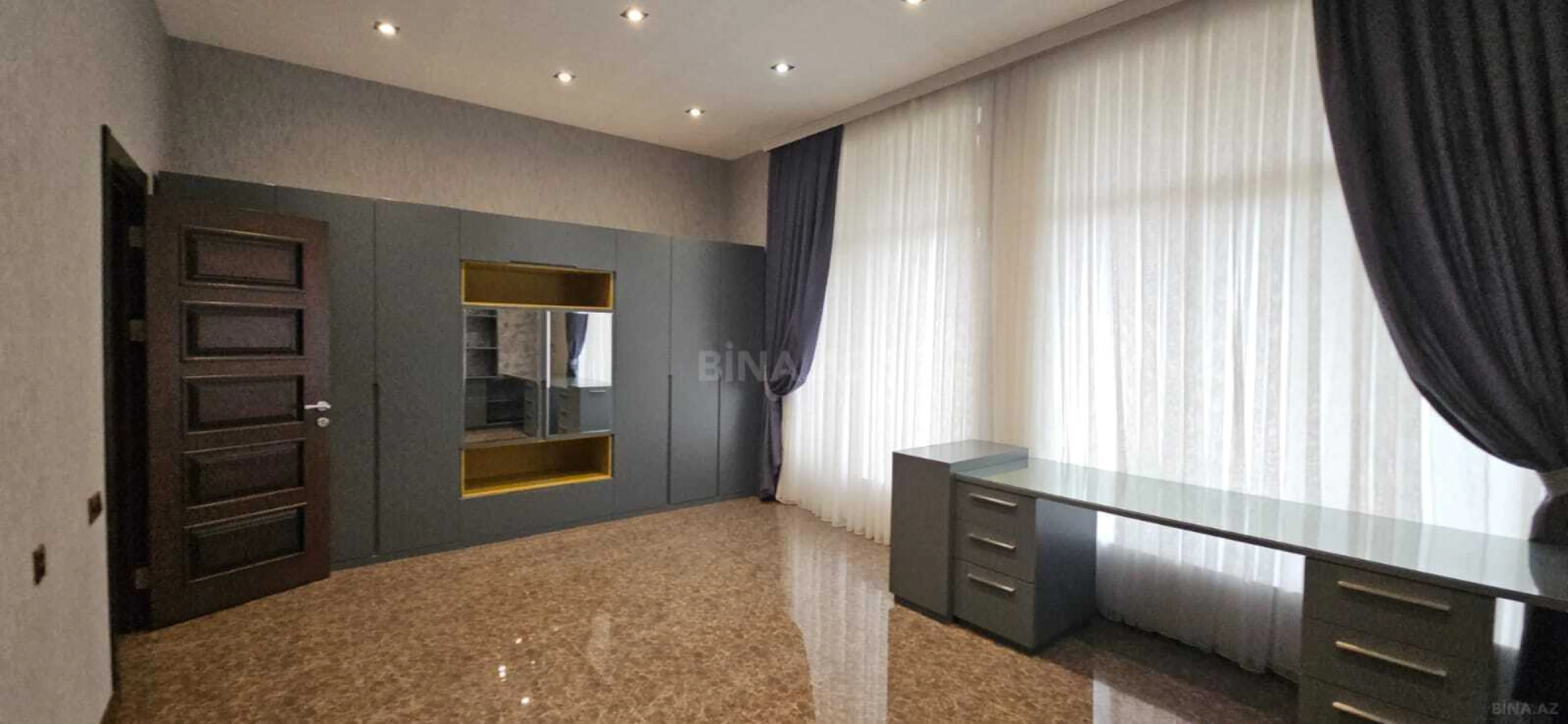 Satılır 5 otaqlı həyət evi 350 m²