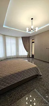 Satılır 5 otaqlı həyət evi 350 m²