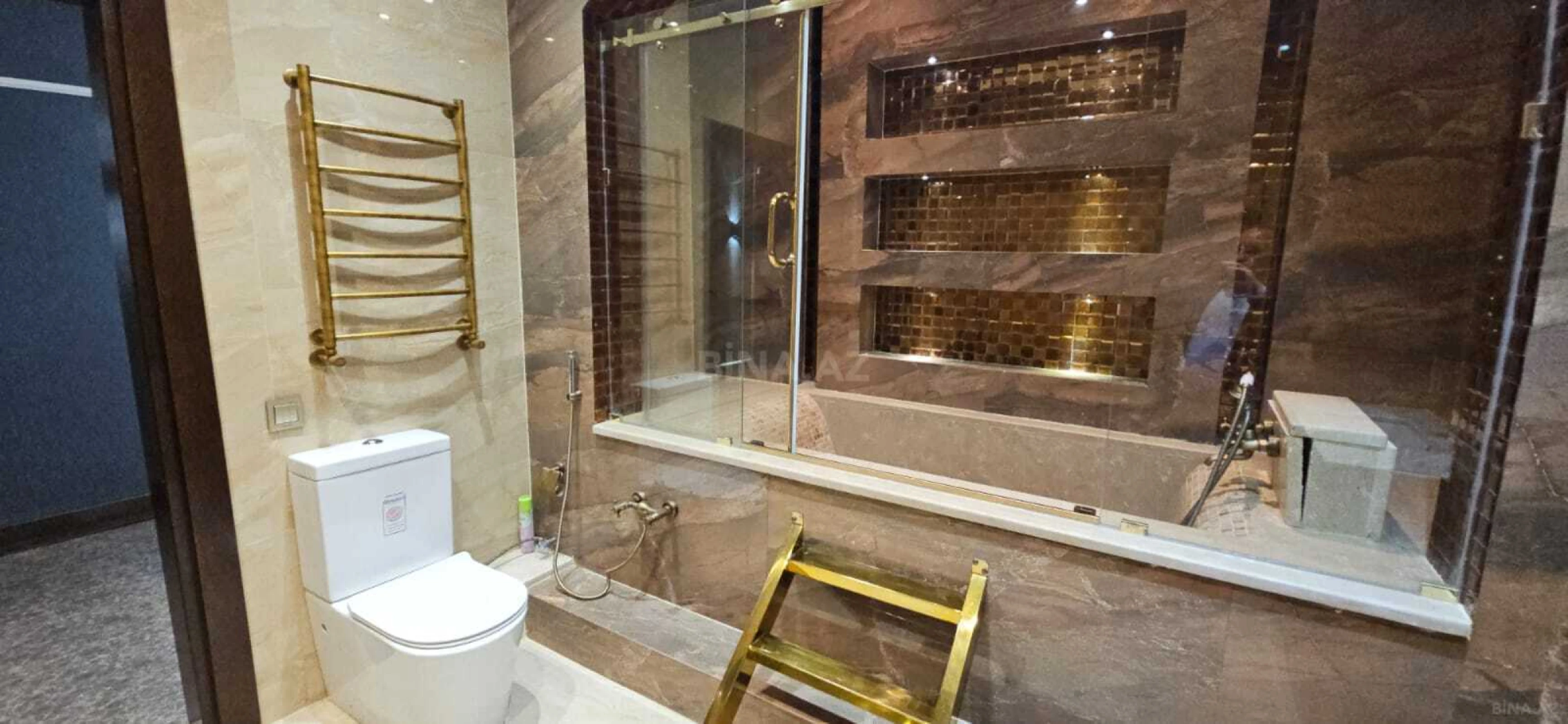 Satılır 5 otaqlı həyət evi 350 m²